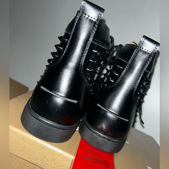 Louboutin new at a good price - Picture 3 of 14